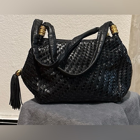 Elegant Black Woven Shoulder bag with Gold Color Accents - Picture 6 of 12
